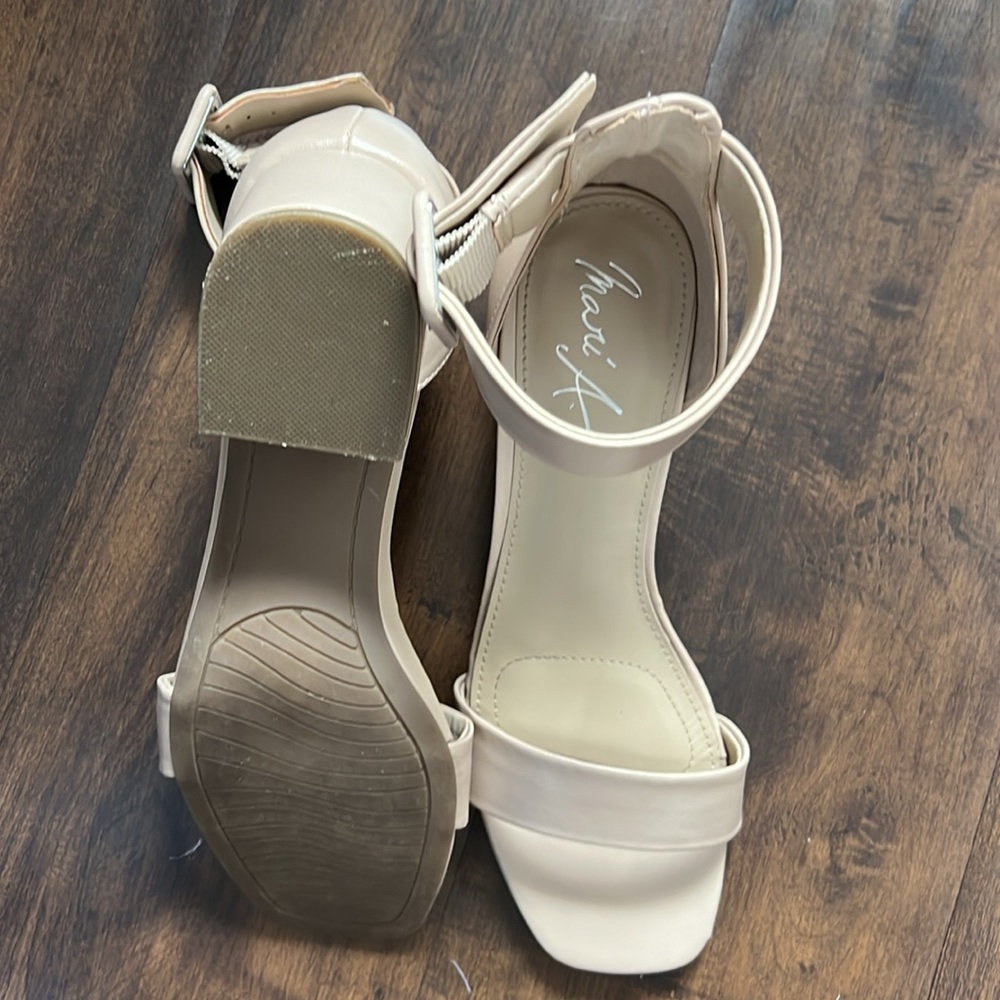 Mari A dress shoe, 1.5” heel, size 6.5 - Picture 3 of 4